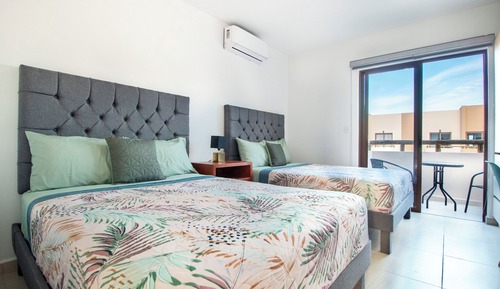 Apartamento superior, vistas a la piscina, junto a la piscina