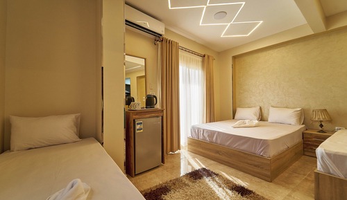 Suite with Balcony with Pyramids View
