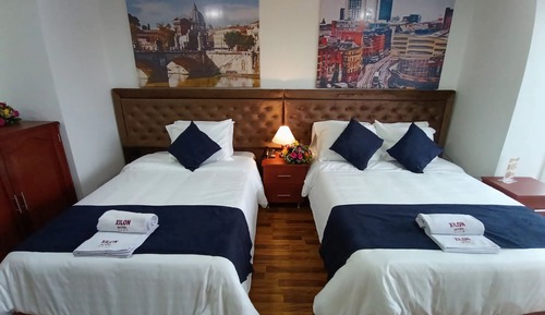 Habitación con 1 cama doble o 2 individuales, vistas a la ciudad