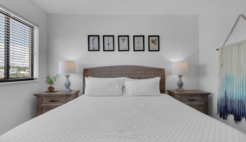 Apartamento, varias camas, patio, vistas parciales al mar (Emerald Hill 30)