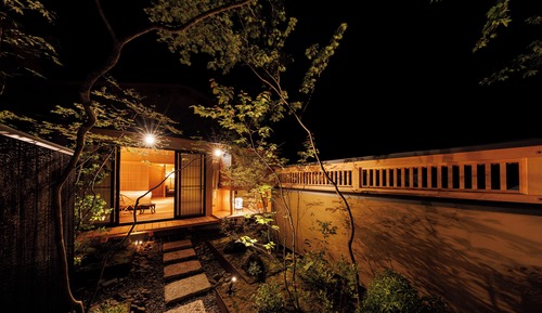 Suite exclusiva, no fumadores, vistas al jardín