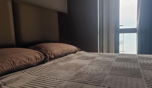 Apartamento básico, 2 habitaciones, balcón, vistas al mar