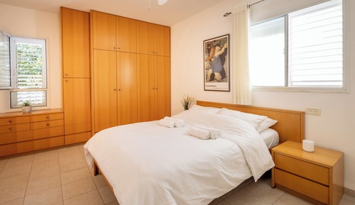 Apartamento, balcón, vistas al patio