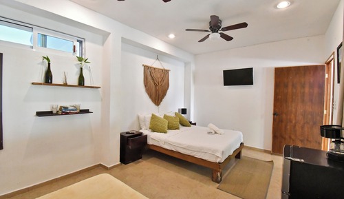 Habitación Confort, baño privado, vistas a la piscina