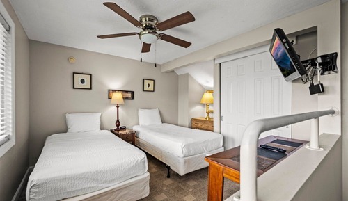 Condo, Balcony, Mountain View