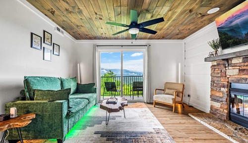 Condo, 1 King Bed with Sofa bed, Balcony, Mountain View