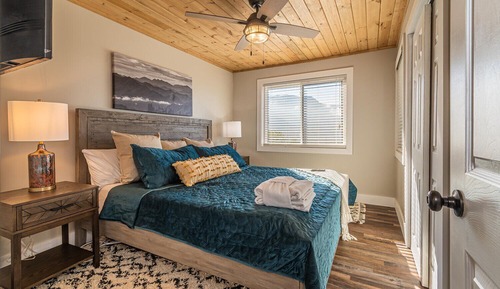 Condo, 1 King Bed with Sofa bed, Balcony, Mountain View