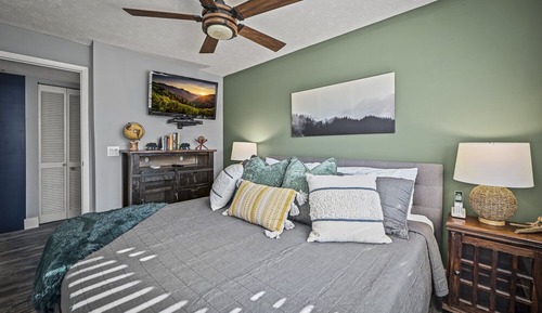 Condo, 1 King Bed, Balcony