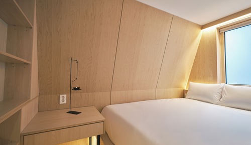 Habitación cuádruple estándar, 2 camas de matrimonio, baño privado, planta baja