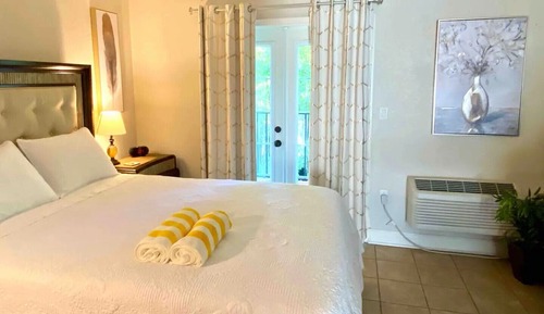 Habitación triple clásica, balcón