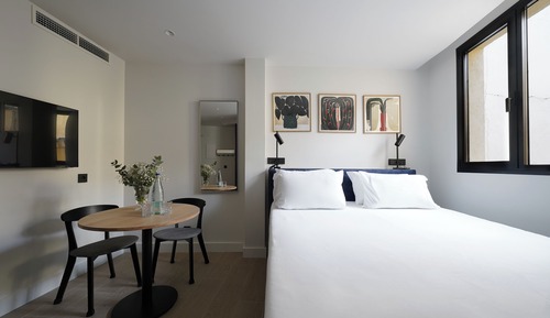 Medium Studio with Kitchen