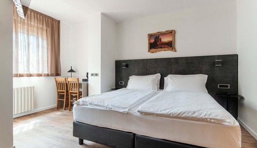 Habitación estándar, 1 cama de matrimonio grande, balcón, vistas a la montaña (Shower Only)