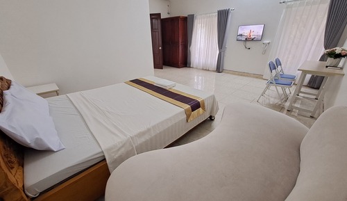 Habitación básica, vistas parciales al mar