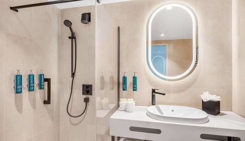 Habitación estándar doble, 1 cama de matrimonio grande, accesible para personas con discapacidad