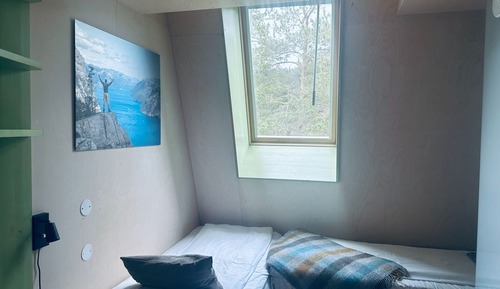 Habitación básica con 2 camas individuales