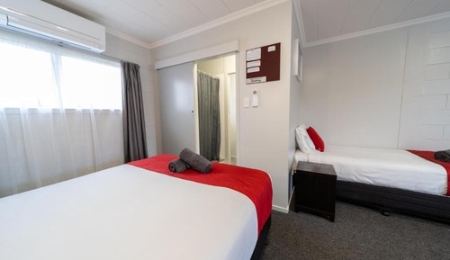 Estudio familiar, no fumadores, baño privado