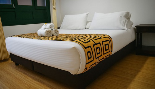 Habitación económica, baño privado, en una planta alta