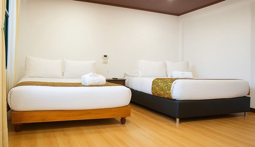 Habitación familiar, baño privado, en una planta alta