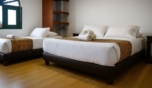 Habitación familiar, baño privado, en una planta alta