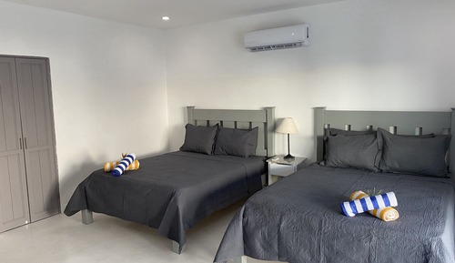 Room, 2 Queen Beds, Pool View