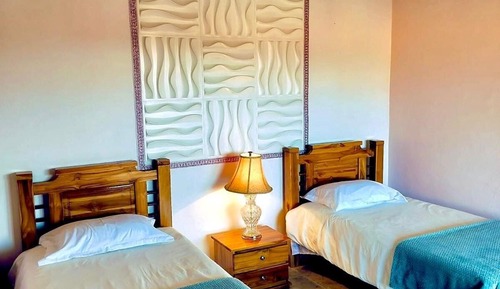 Habitación con 1 cama doble o 2 individuales, vistas al patio