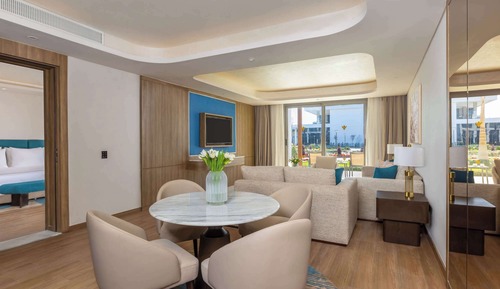 Executive Suite Beach Side