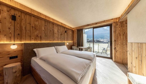 Habitación Deluxe con 1 cama doble o 2 individuales, balcón, vistas a la montaña