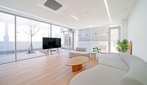 Habitación (Room 9)