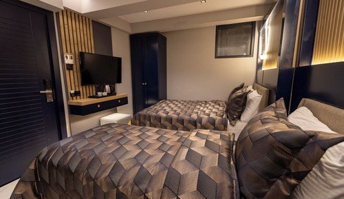 Habitación triple familiar, sin ventanas