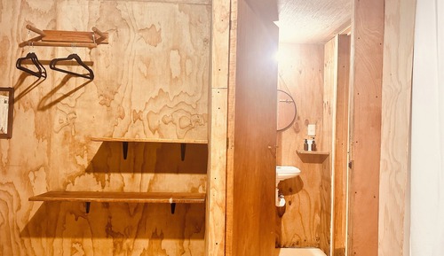 Cabaña Deluxe, 1 cama de matrimonio grande, baño privado, vistas al jardín (BACOCHO)