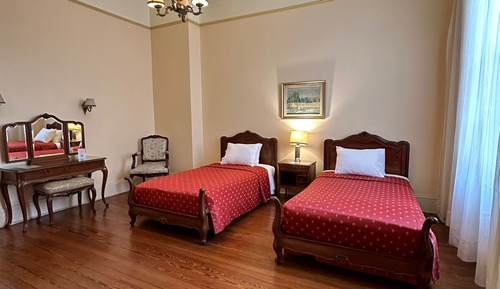 Habitación clásica con 2 camas individuales