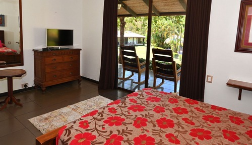 Villa familiar, 4 habitaciones, vistas a la piscina