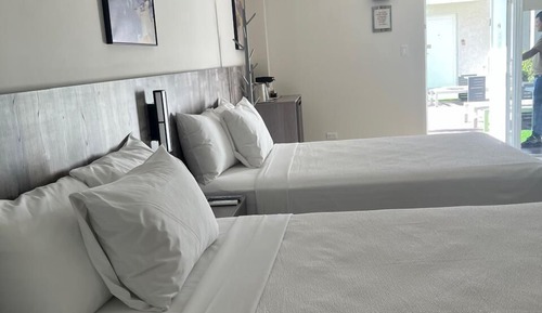 Habitación estándar, 2 camas dobles, no fumadores, vistas a la piscina