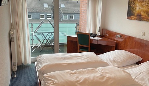 Habitación básica con 1 cama doble o 2 individuales