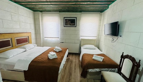 Deluxe Suite, Multiple Beds, Garden View