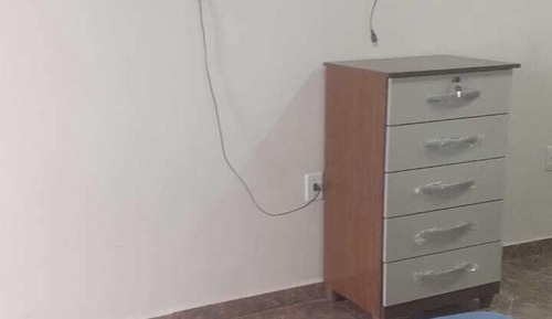 Habitación básica con 2 camas individuales