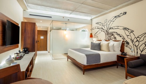 Junior Suite Bay View King Bed