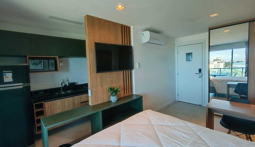 Estudio superior, 1 cama de matrimonio, vistas parciales al mar