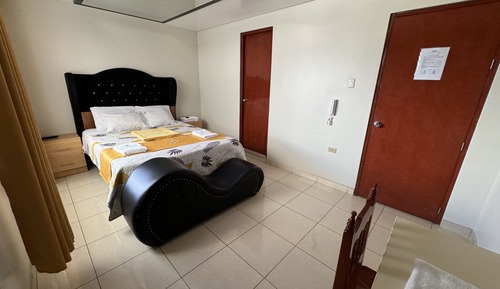 Habitación romántica doble, 1 cama de matrimonio, baño privado