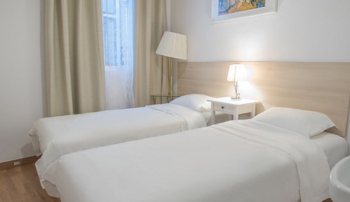 Habitación económica con 1 cama doble o 2 individuales, 2 camas individuales