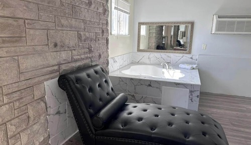 Suite, 1 cama de matrimonio grande (Jacuzzi & Electric Fire Bed)