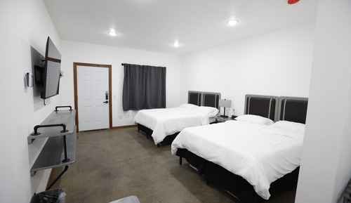 Habitación básica doble, 2 camas de matrimonio