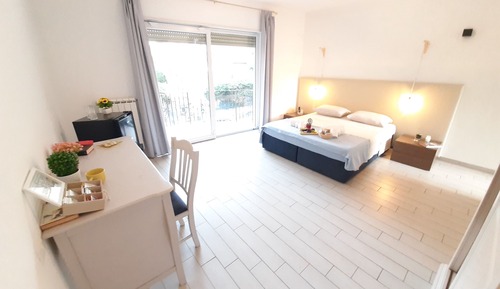 Habitación Deluxe doble, 1 habitación, patio, vistas a la ciudad
