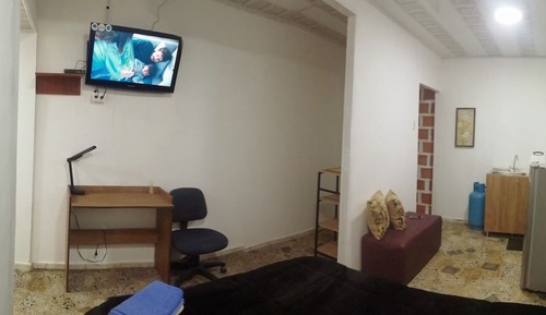 Estudio básico, 1 cama de matrimonio grande