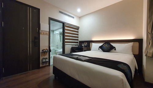 Habitación Deluxe doble, 1 cama de matrimonio, bañera, vistas a la ciudad