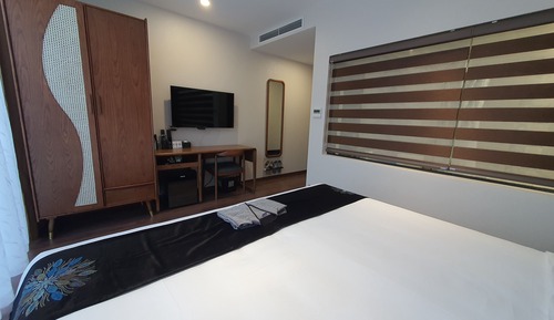 Habitación doble superior, 1 cama de matrimonio grande, bañera, vistas a la ciudad