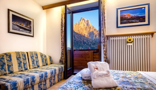 Habitación triple clásica, vistas a la montaña