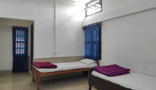 Habitación con 2 camas individuales