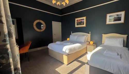 Habitación familiar, vistas al jardín