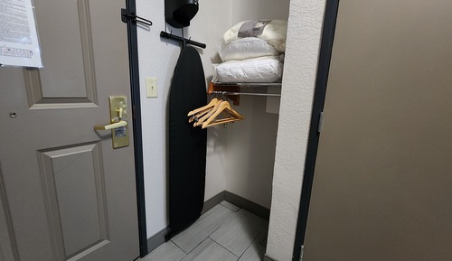 Habitación, 2 camas de matrimonio, accesible para personas con discapacidad (Roll-in Shower)